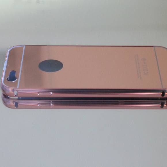 Rose Gold Mirrored iPhone 6/6s Cover - Picture 2 of 2